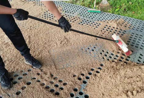 mud grid paddock horse control horses