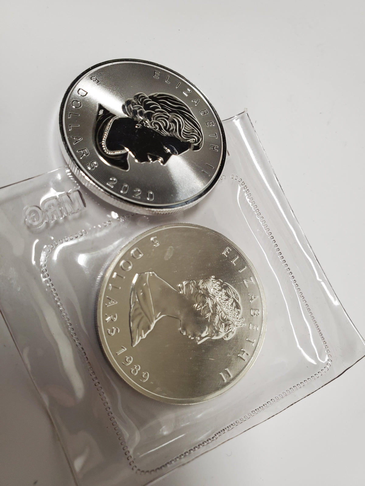 1989 1 oz Silver Canadian Maple Leaf Coin