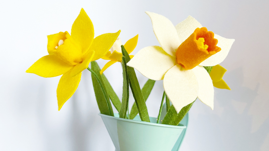The Handmade Florist spring daffodil felt flower tutorial