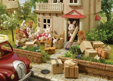 Sylvanian Families Beechwood Hall moving day