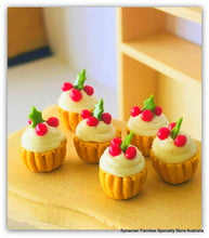 Miniature dollshouse 1:12 cupcakes Christmas bakery food items