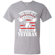 Never Underestimate the Love of a Father, Who is also a Veteran Men’s V-Neck T-Shirt