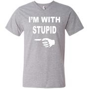 Im With Stupid Men’s V-Neck T-Shirt