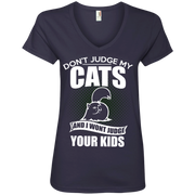 Don’t Judge My Cats And i Won’t Judge Your Kids Ladies’ V-Neck T-Shirt