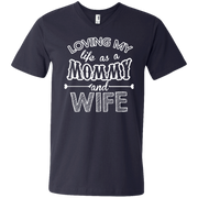 Loving my life as a mommy and a wife  Men’s Printed V-Neck T-Shirt