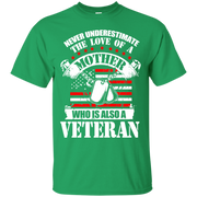 Never Underestimate the Love of a Mother, Who is also a Veteran Unisex T-Shirt