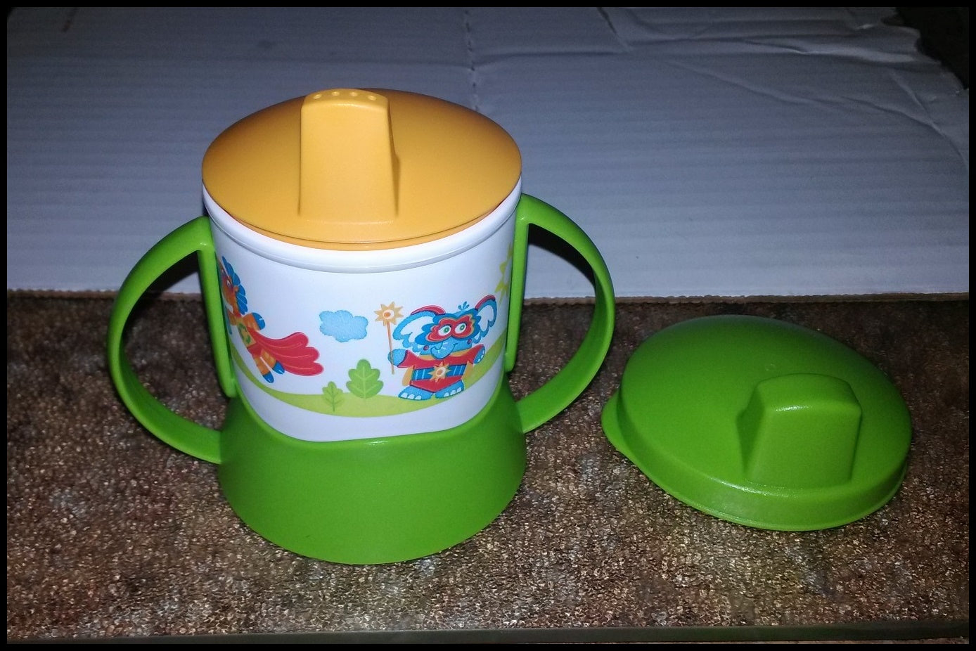 TUPPERWARE KIDS EARLY AGES STAGES 4-pc SUPER HERO'S 6-oz TODDLER TUMBL ...