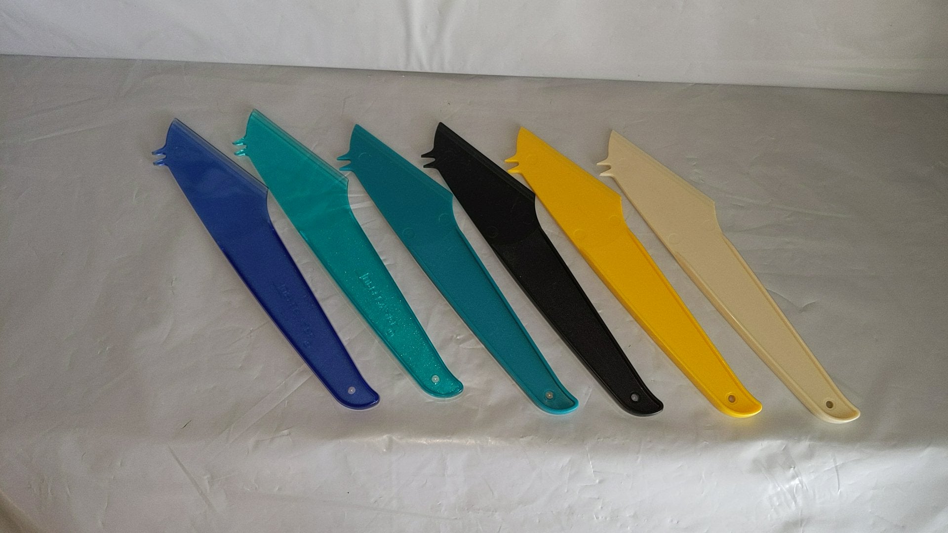 stromen zag gebrek Tupperware 1 COLORED MULTI-PURPOSE NOVELTY GADGET CHEESE SLICER KNIFE –  Plastic Glass and Wax ~ PGW