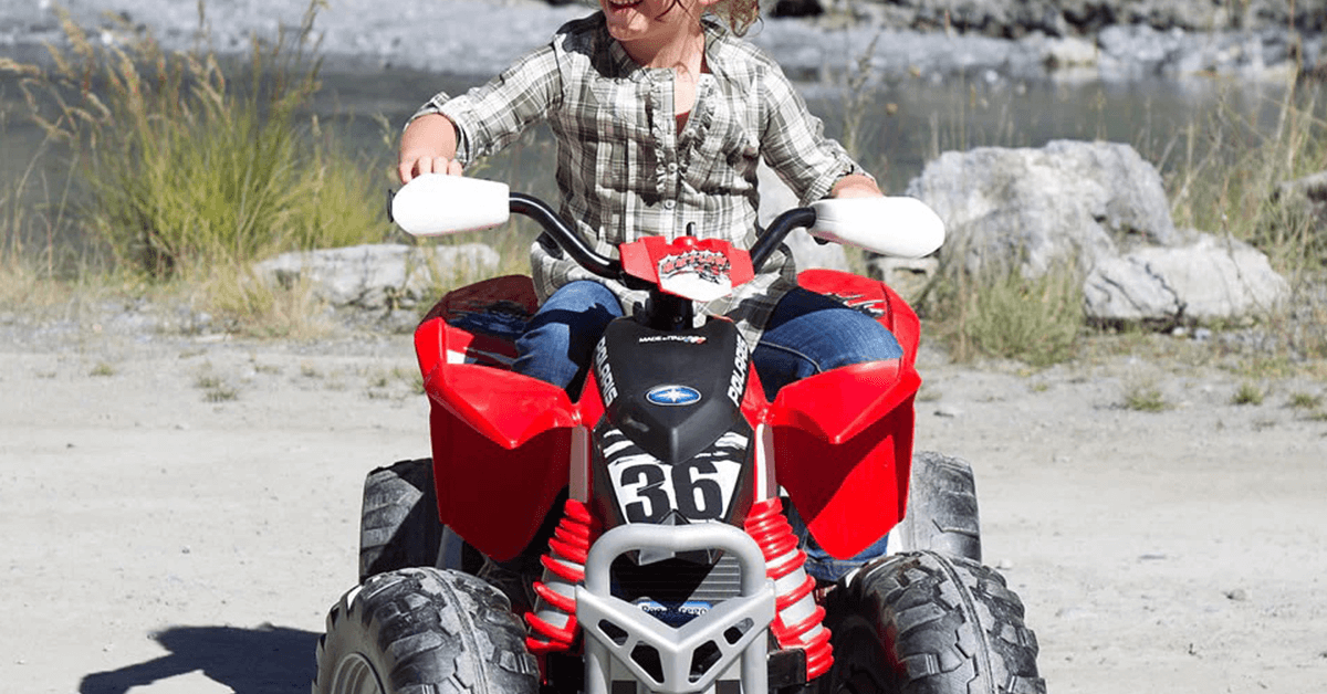 kid-riding-on-4-wheel-motor-on-sand