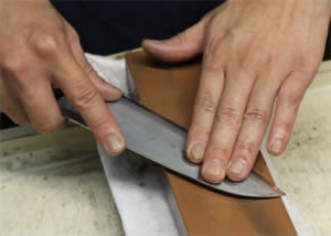 How to Use a Whetstone Angle Guide – santokuknives