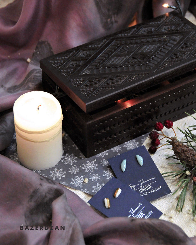 <img src="DSC_6156.jpg" alt="wooden box with carvings and small marble earrings">