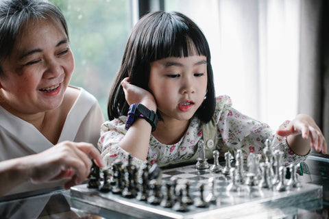 smart_kids_playing_chess