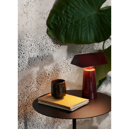 Wireless table lamp Caret MF1, 15x22cm, dark red
