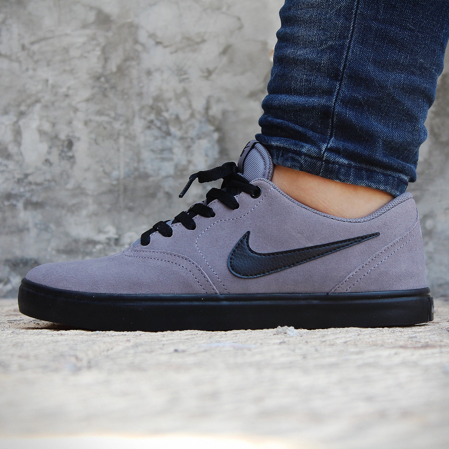 nike check solar gris