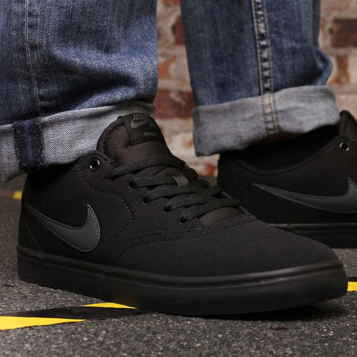 nike sb check solar negro