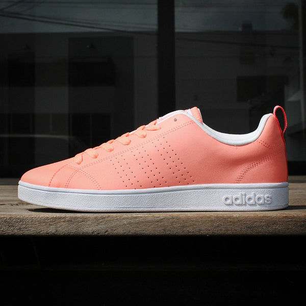 tenis color coral mujer