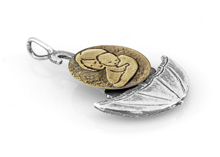 Mother and Child Unconditional Love Medallion of Israel Necklace Pendant 