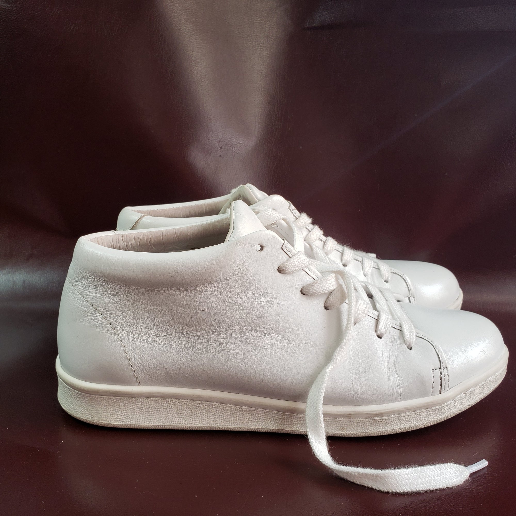 Linder NYC White Statue Sneakers Size 