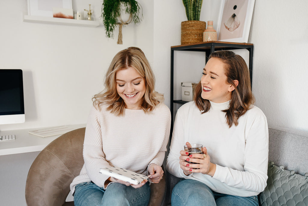 Lena und Leonie, die Gründerinnen von Consider Cologne