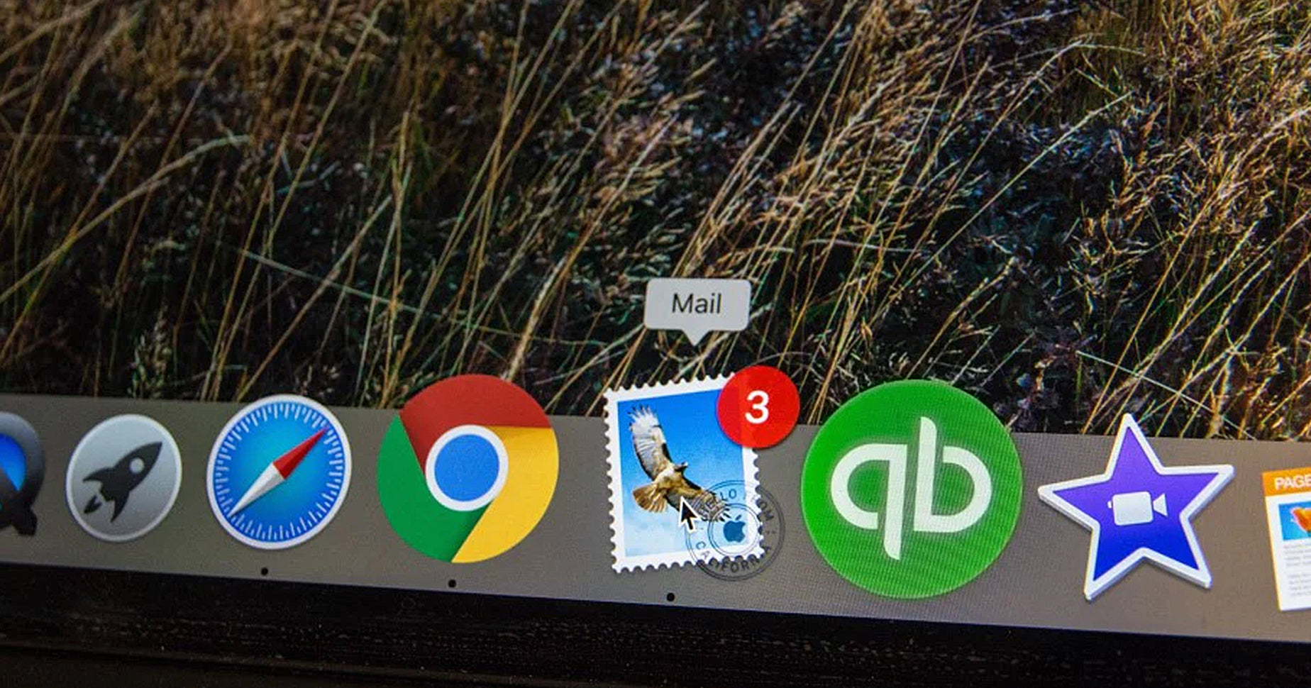 Die Mail- und weitere Apps auf dem Desktop.