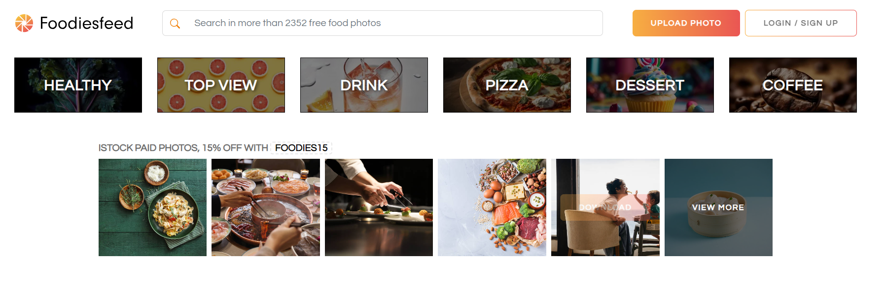Bei FoodiesFeed findest du kostenlose Bilder.