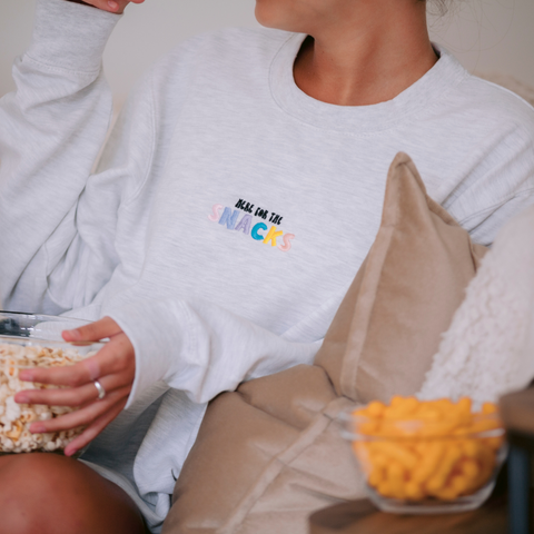 White-sweatshirt-with-snacks-embroidery