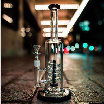 Why You Want to Use a Pipe Screen in Your Glass Pipe – Beefy's Bongs