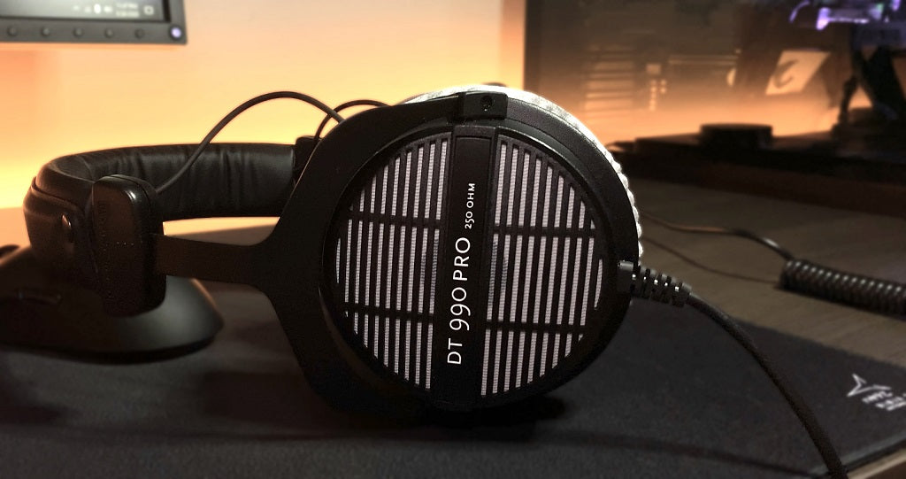 THE LEGENDARY Beyerdynamic DT 990 PRO Headphones 🎧 REVIEWED 