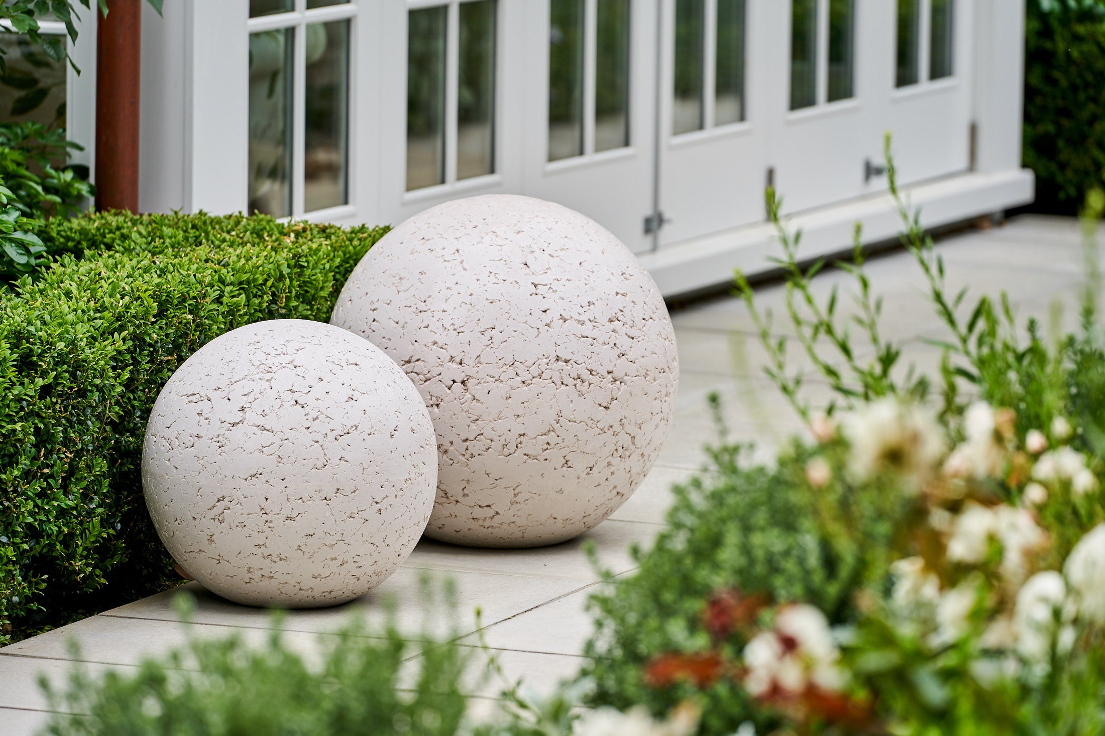 Spheres (Concrete Garden Balls) - Solid Art
