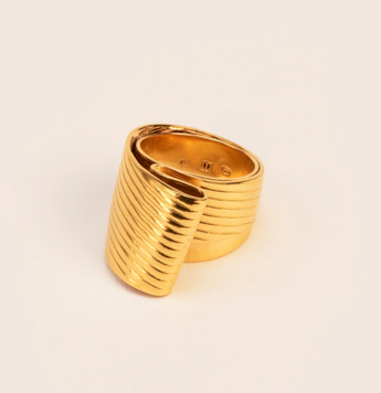 VERGULDE GOLVENDE RING