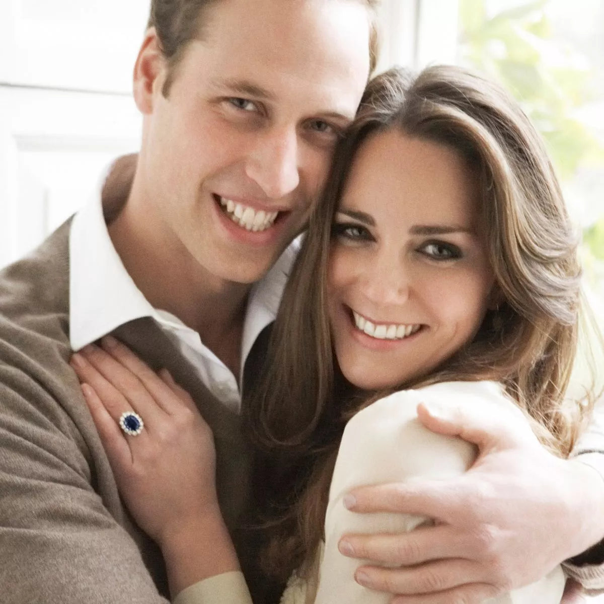 Prince William and Kate Middelton engagement, blue sapphire engagement ring