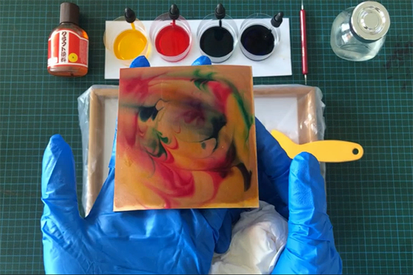 Demonstration of paste dyeing effect