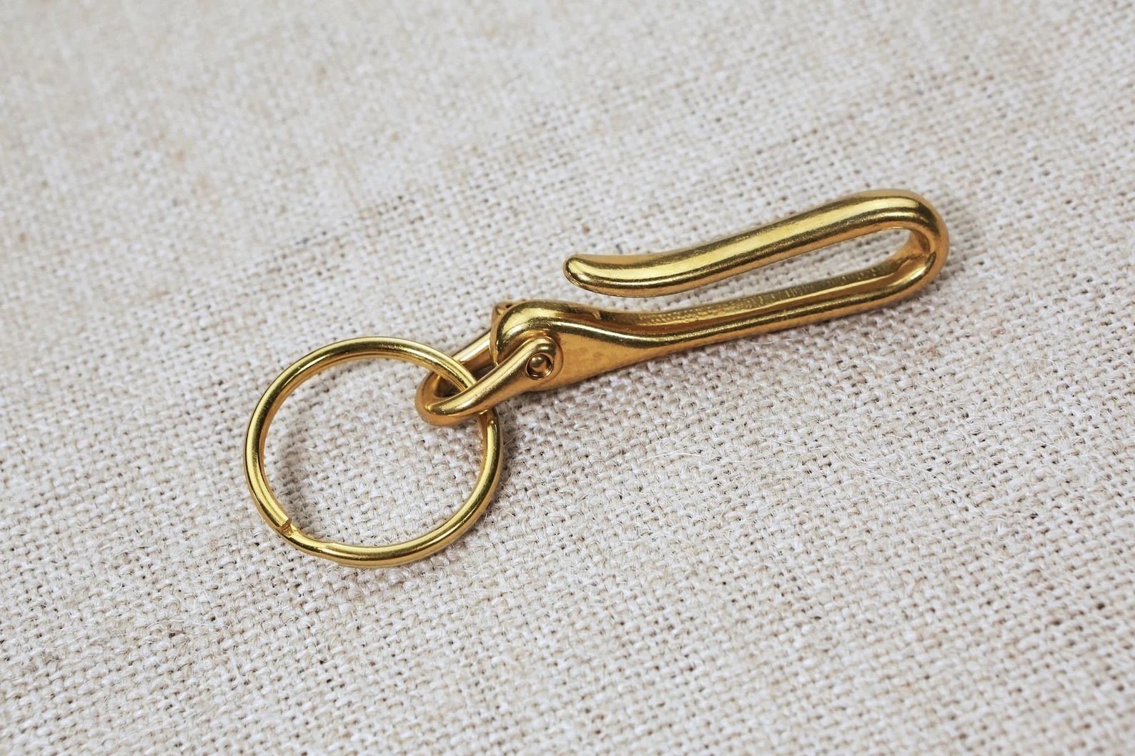 PH PandaHall Fish Hook Keychain, Brass Key Ring Golden Solid U Shape Key  Hook Belt Keyring Pocket Clip with Key Shackle Heavy Duty Car keychain for