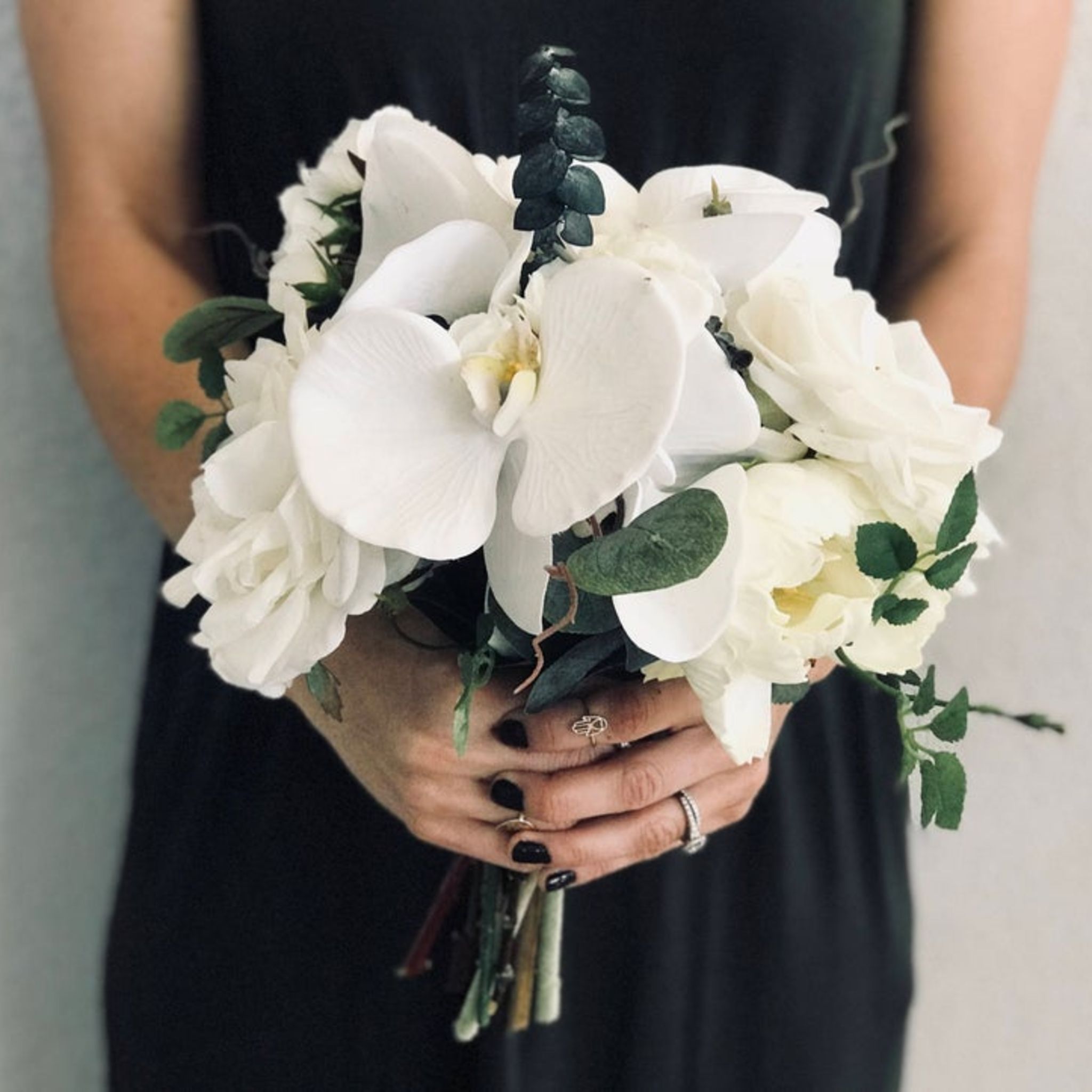 white bridesmaid bouquet