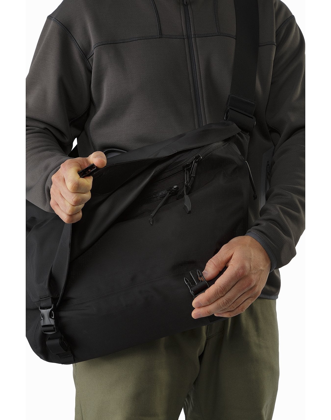 Arc'teryx LEAF Courier Bag 15 – Deliberate Dynamics