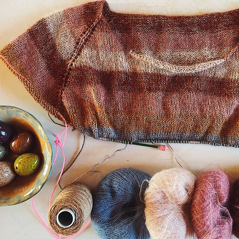 Knitting the Chloé sweater with yarn scraps