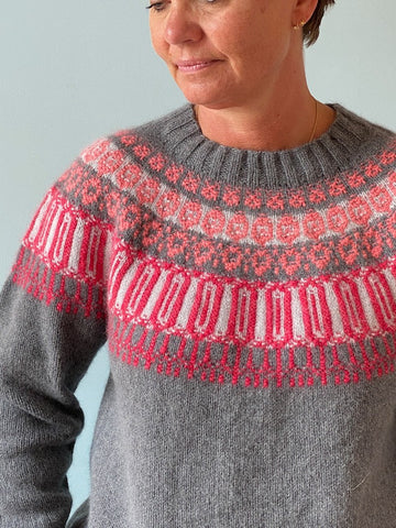 Katrine Hannibal i Rosir sweater med islandsk mønster