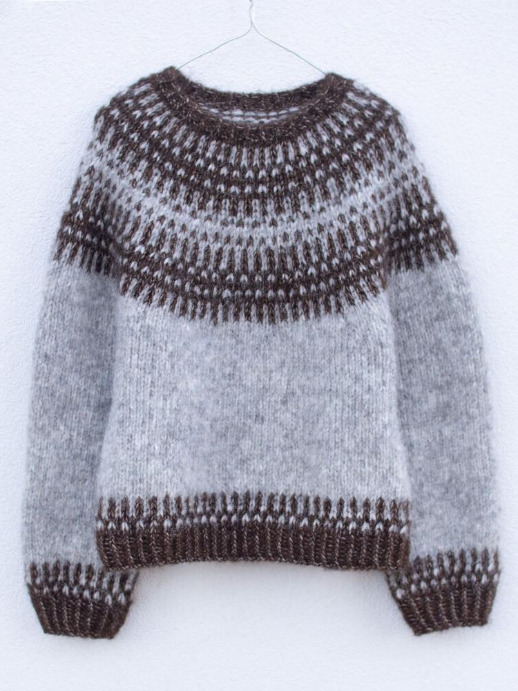 Billede af Badger sweater (junior) af Anne Ventzel, No 2 + Silk mohair garnpakke (uden opskrift)