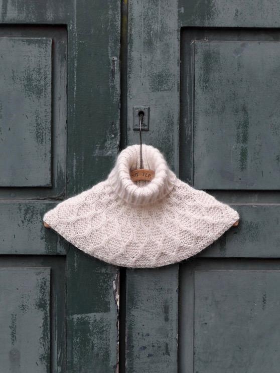 Billede af Cable cowl af Anne Ventzel, No 2 + silk mohair, garnpakke (uden opskrift)