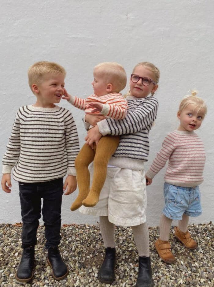 #2 - Friday Sweater Mini (1-7 år) af PetiteKnit, strikkeopskrift