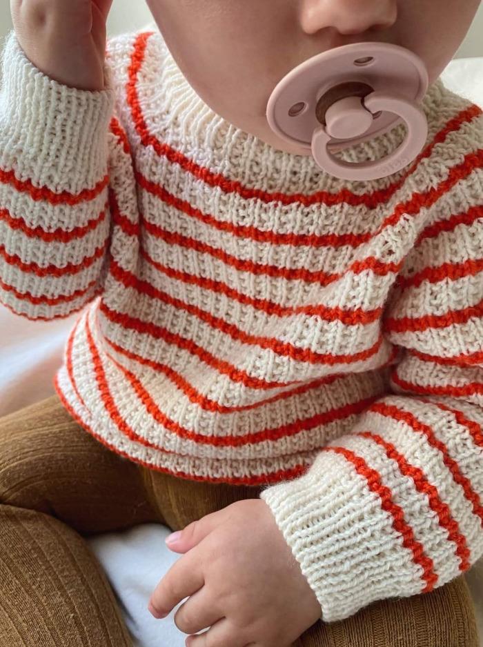 9: Friday Sweater Baby af PetiteKnit, strikkeopskrift