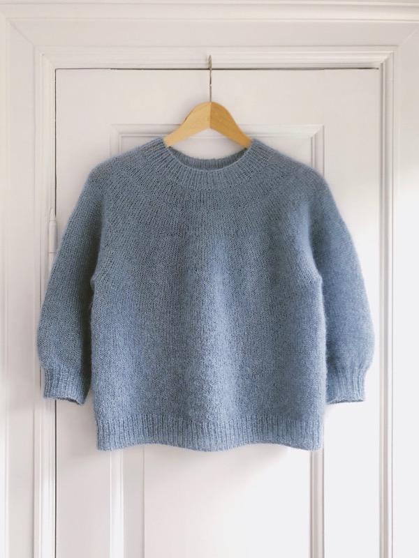 Billede af Novice sweater - Mohair edition, fra PetiteKnit, silk mohair, strikkekit