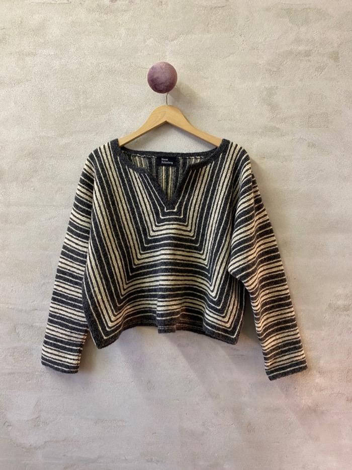 Pyramide sweater af Hanne Falkenberg, No 20 strikkekit