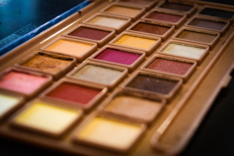 What are makeup palettes in beauty products?