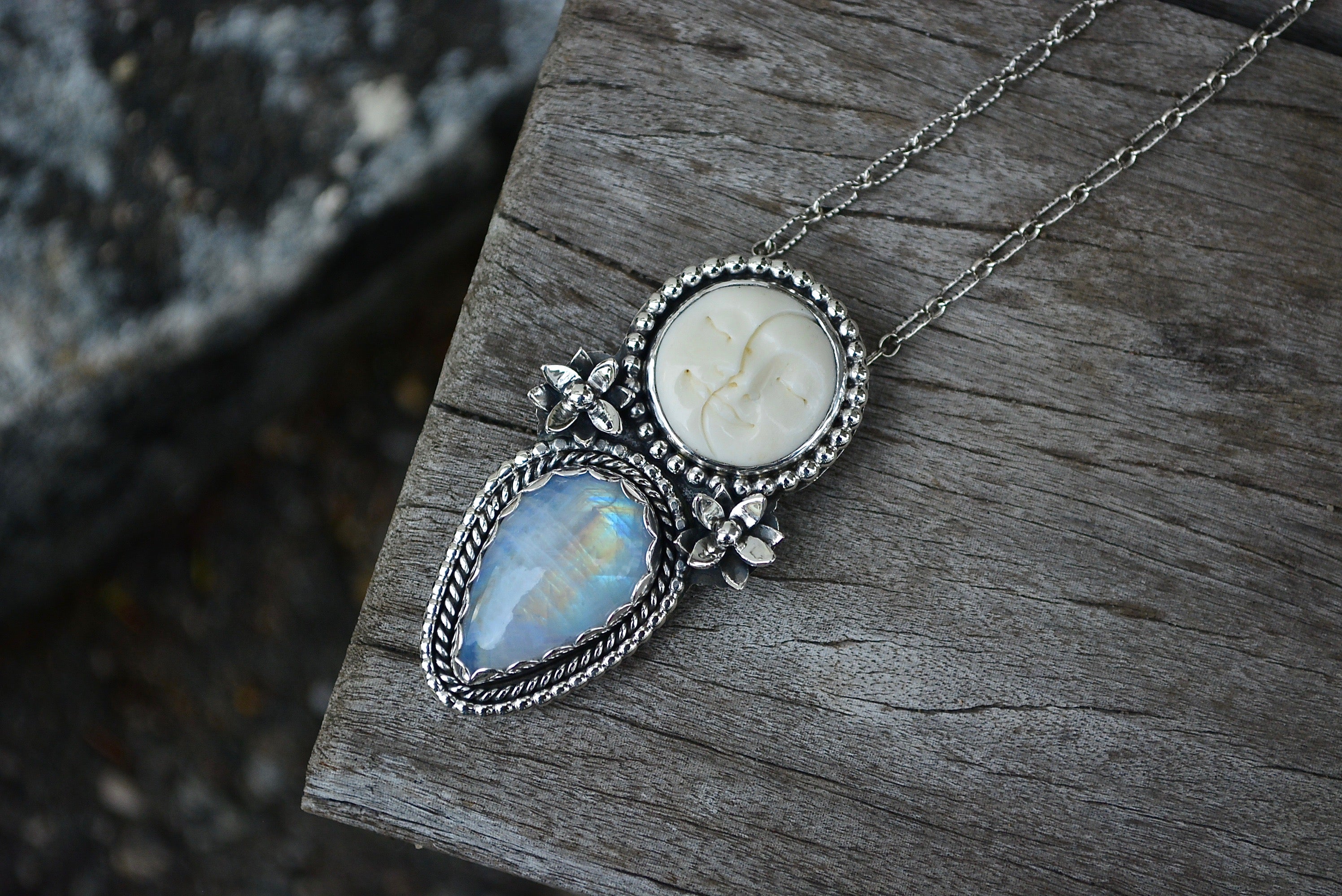 The Sleepy Dreamer Necklace