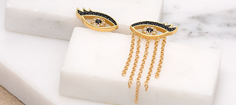 Crying eye stud earrings 