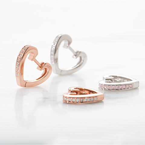 Orecchini Huggie Hoop a forma di cuore