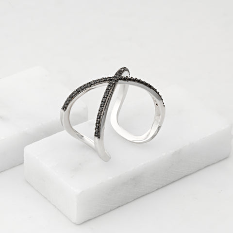 Crossover-Ring aus schwarzem Onyx von Scream Pretty