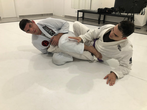 Joao attacks the straight footlock