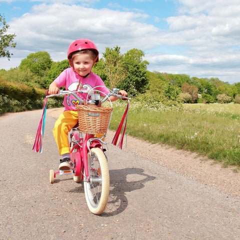casque de vélo pour filles avec pompons
